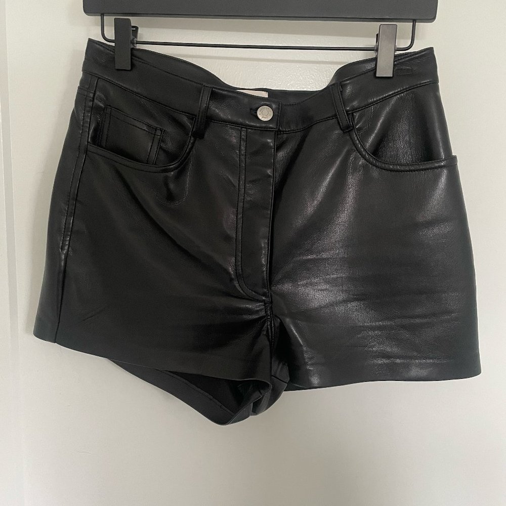 Aritzia | Wilfred Melina Shorts - Black - Size 8